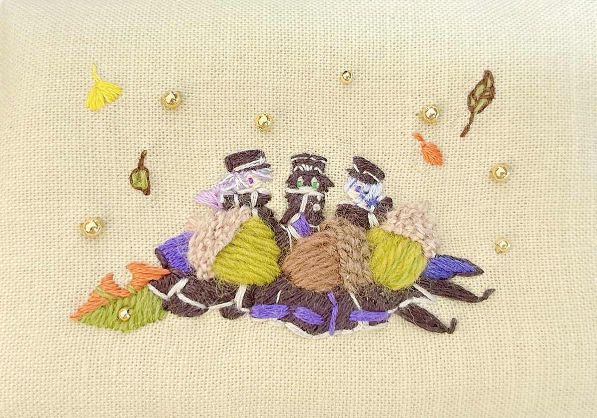 秋のえどさんさく刺繍しました🍂
たいけーの刺繍は初で、色選び楽しかった！三振りぎゅって固まるとかわいい…

どんぐりはウールの糸を使ってみたのでふかふかです🫶

11/16の「本日、江戸の散策日和」に持っていきます🌸