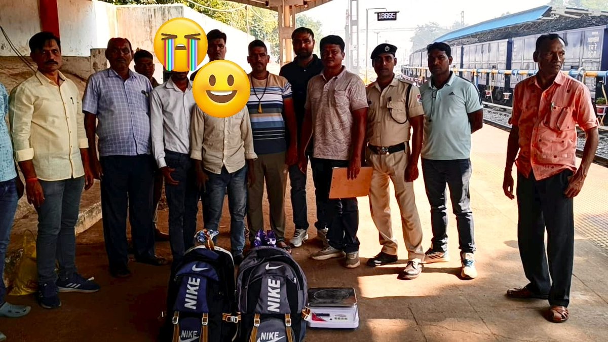 rpfsbpecor's tweet image. #Operationnarcos- On 12.11.2025 CPDS Team &amp;amp; RPF/TIG apprehended 02 Ganja paddlers at TIG station with recovery of 16 Kgs ganja valued Rs.1,60,000/-. GRP/Titilagarh registered case under NDPS Act.
@DRMSambalpur
@RPF_INDIA
@rpfecor1
