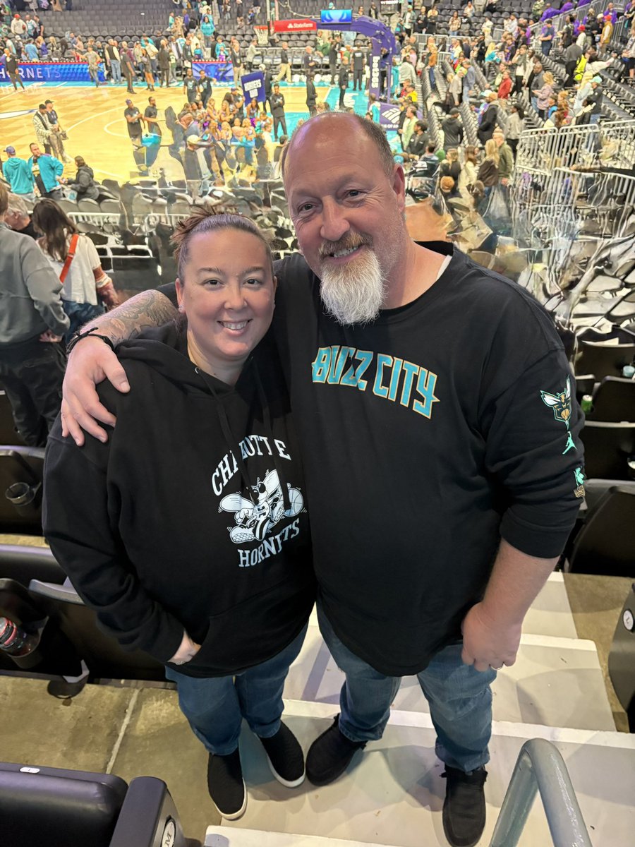 Cheered on the Charlotte Hornets with my Mr. tonight.. and we got the WIN!! 🏀 🐝