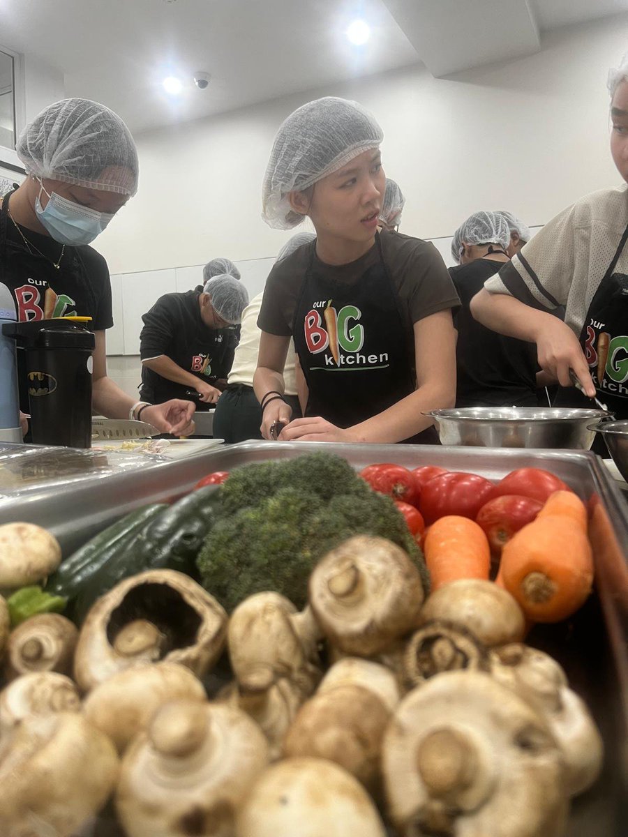 OELPAIS's tweet photo. #AISAustralia25 - Today we helped out at @OurBigKitchen making meals for those in need @aishongkong @asimpsonEDU @hsp_andy @Meg_Rob22 #OELP2025 #SIA25 #BeyondTheRedBricks https://t.co/QQZ0L0J9DY