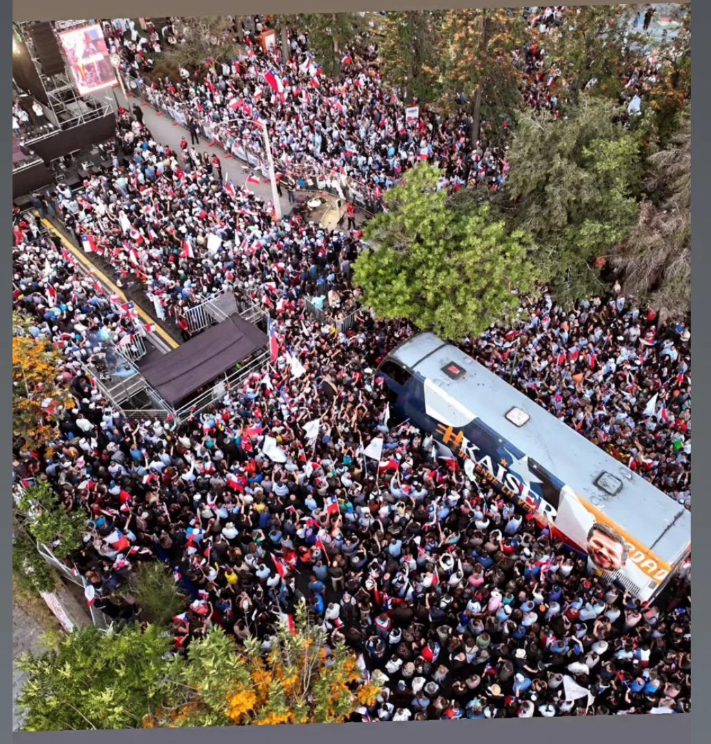 <a href="/EncuestasChil10/">Encuestas Chile 🇨🇱</a> Esa es a las 6 de la tarde, esta es a las 8