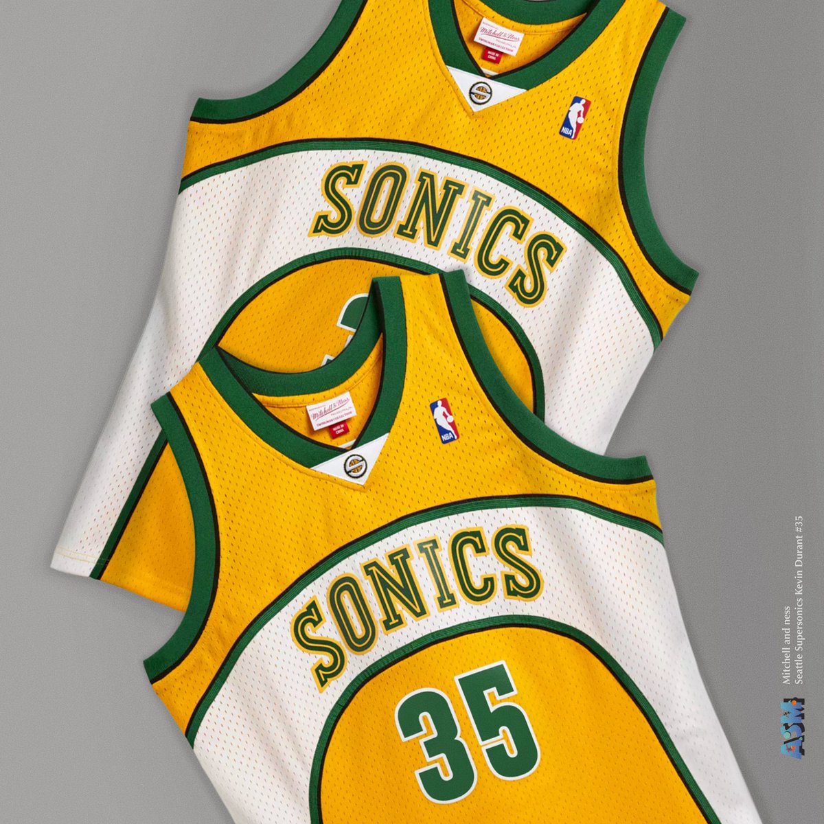 Abhay_Siby_'s tweet image. Mitchell and ness Seattle supersonics Kevin Durant swingman jersey. #35 Photo by Abhay Siby Mathew.

 #nba #nbaindia @NBAIndia @mitchell_ness #basketball #nbajersey #Abhaysiby #abhay #a8m