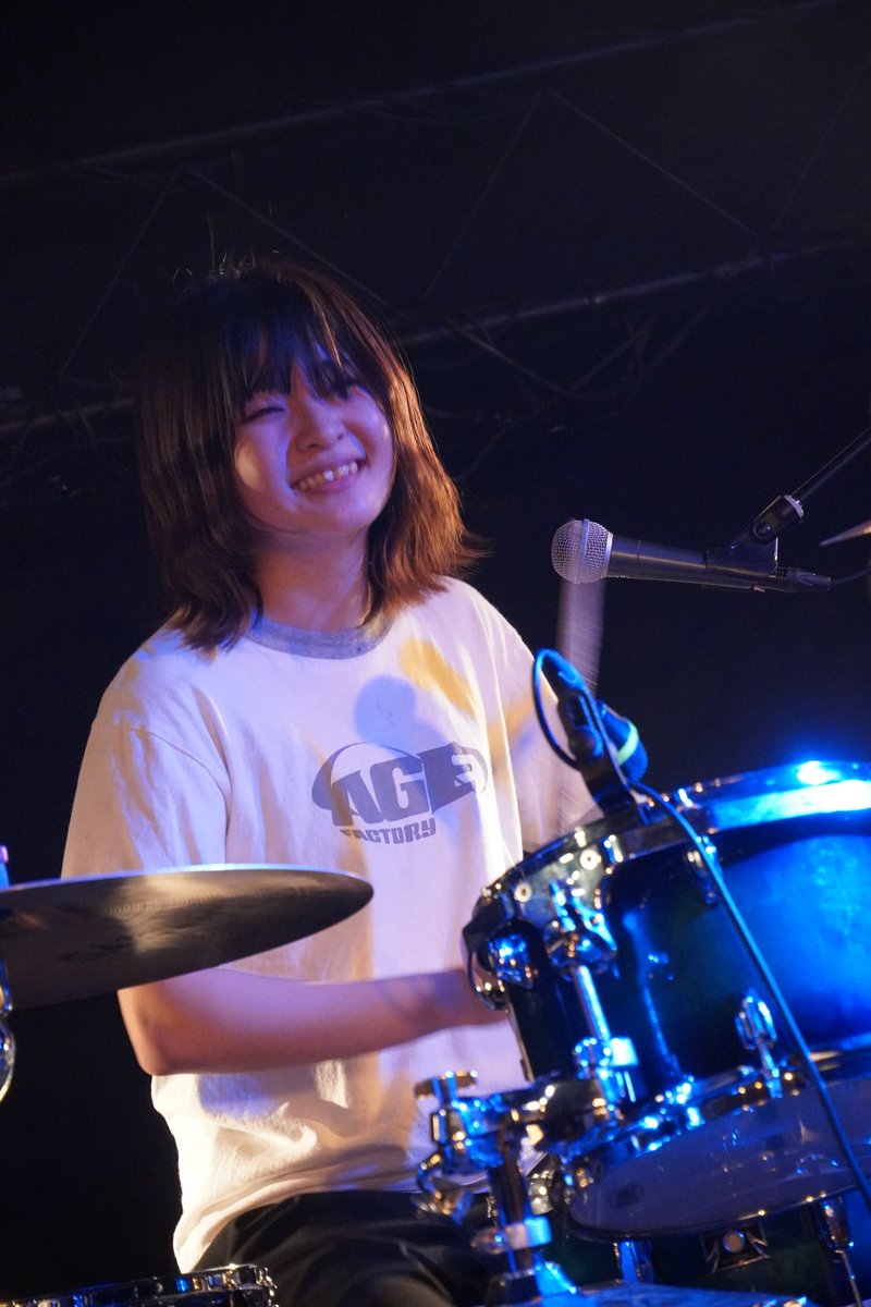 317ChelsyReaL's tweet image. 東京から大阪初遠征のサンカクスイ♪
熱い王道の3ピース♪
めちゃくちゃカッコよかった！
ギタボのちかねちゃんは大阪出身ってことで、東京感は全くなかったけど(笑)
今日は行けないから、今度大阪来る時はまた♪

#サンカクスイ
#三国ヶ丘FUZZ
#FUZZFES2025