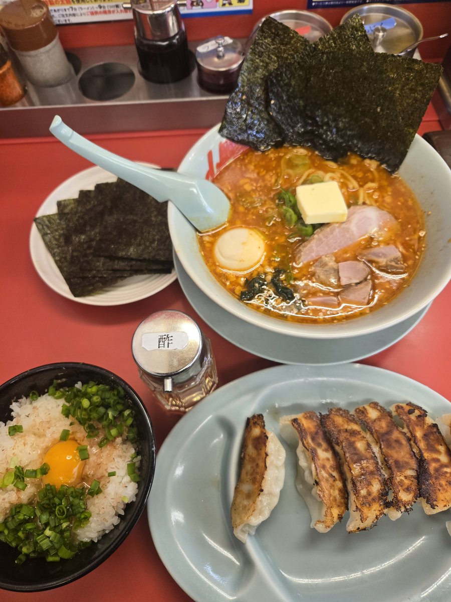 こんにちは❤
今日もいつも通り😄
辛くて熱いSpicy&amp;Hot
(⬆はて･･･どこかで🤣)

山岡家
辛味噌ラーメン(激辛)セット
餃子▪️TKG付き🥚
バター▪️背脂購入
CPコロチャ🐷
CP味たま🥚
CP焼き海苔5枚
❌🚰c(* ॑꒳ ॑*  )❌

おいしかったわぁ❤
午後もよろしくね🐱❤
 #カコジョラーメン部