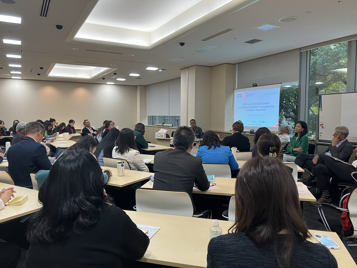 cloneshouse's tweet image. What competencies are needed by #evaluators in this new world:

1️⃣ self awareness
2️⃣ workshop facilitation - shifting from PPT to role playing and more participatory methods
3️⃣mentorship 

- Rajib Nandi during the strengthening #evaluation standards session. #EvalVisionAsia