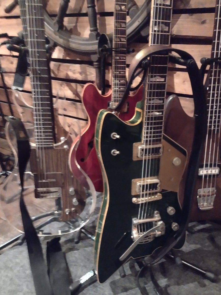 ZhsMd1's tweet photo. 約35年ぶりにThe Privatesのライブを観れたのは本当に最近偶然アルバム「Les beat hi-fi mono」を聴いて衝撃を受けたから。そして昨日のライブは路面店wのJiveで爆音全開＆最高のパフォ!!セトリも泣けるほど好き曲づくし♥行ってよかった。感謝です　#プライベーツ #リメンバー #sunshine https://t.co/KvQKeUoucN