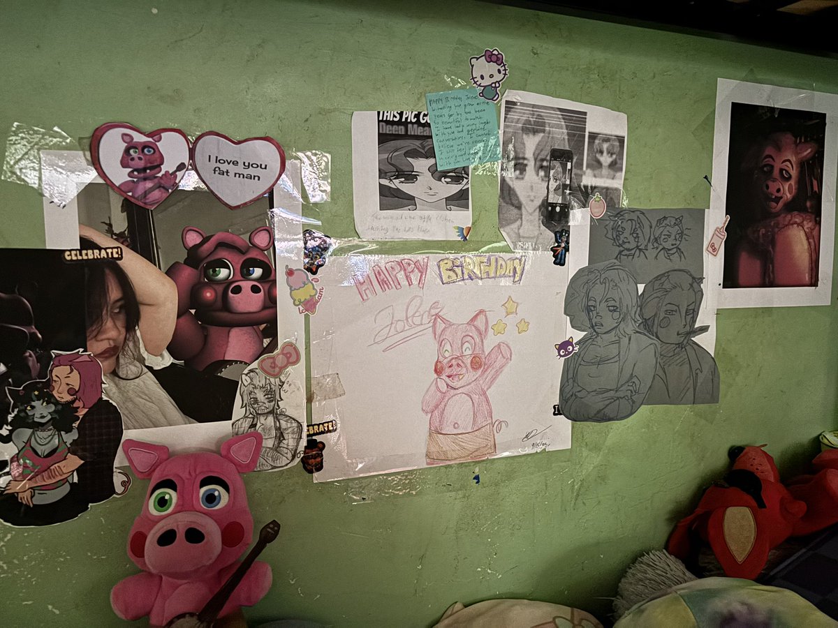 Yodelling_bird's tweet photo. Can yall tell I have a favorite character?
My Pigpatch shrine has been updated!! I will tag everyone whose art I used below!!
#fnaf #pigpatchfnaf #fnafyumes https://t.co/mq5Qg5lXqh
