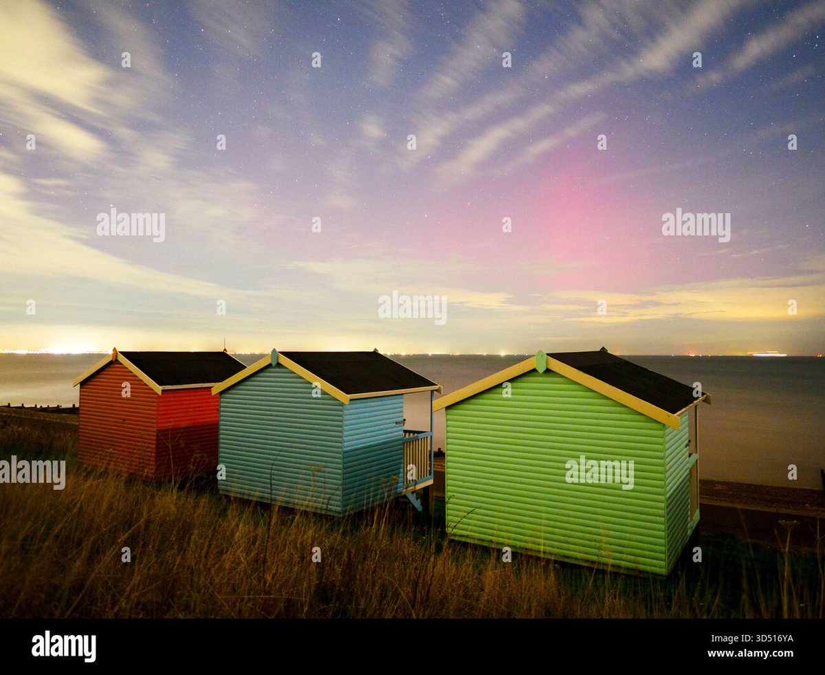 foto_bell's tweet photo. Northern Lights seen in Minster on Sea, Kent, UK. Pics @Alamy_Editorial https://t.co/g9k8eIT9Pl @TelegraphPics @guardianphotos @Metropixdesk @Mailonlinepics @SunPictureDesk @Mirror_Pictures @Express_Pics #kent #northernlights #Auroraborealis #ukweather https://t.co/2W1lFkJVzg