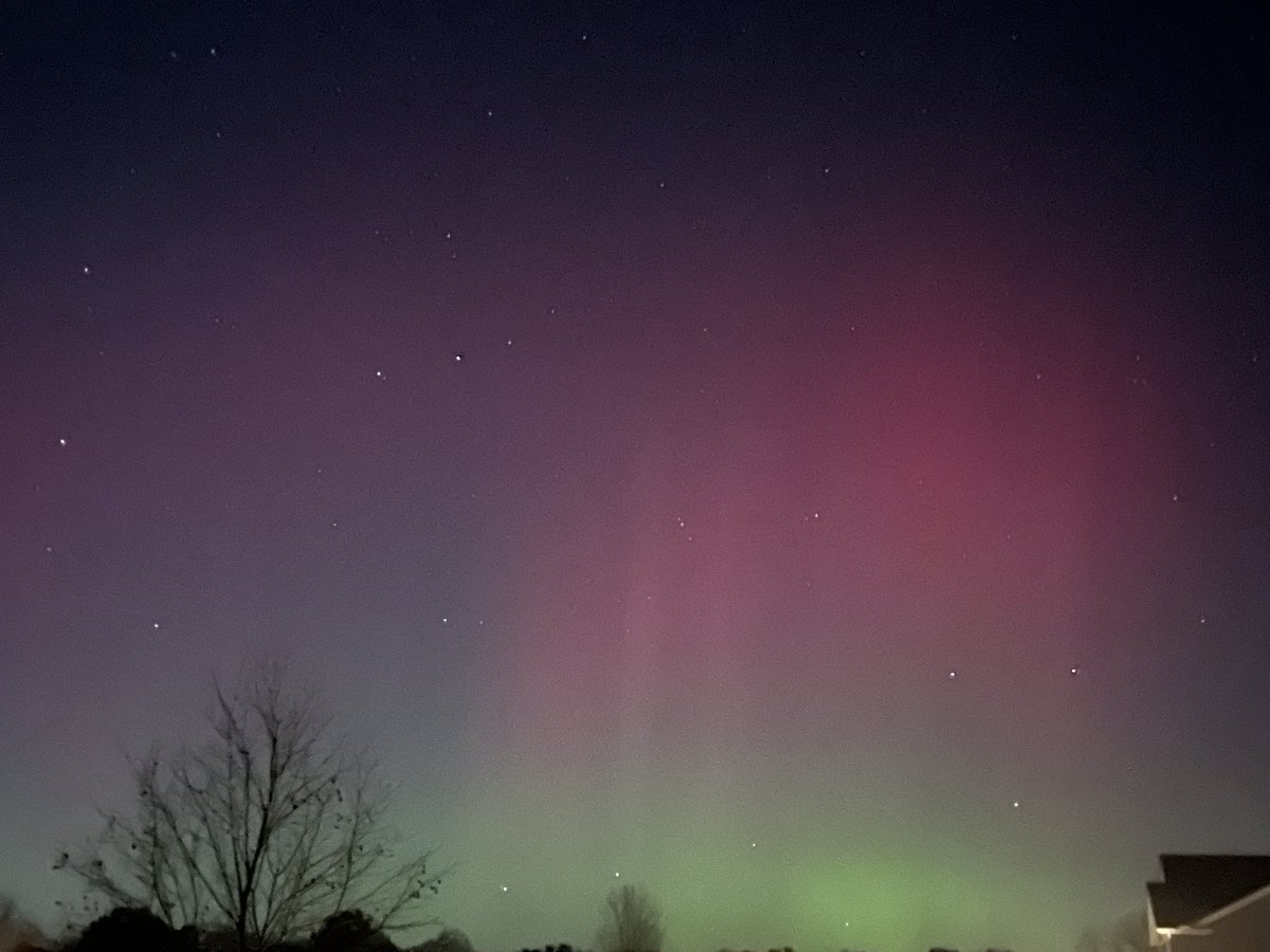 DianeSHunt's tweet photo. @DaveNBC4 At 9:48 tonight from  Pataskala. Not as vivid as last night, but still beautiful! https://t.co/A2xYO3T3y0