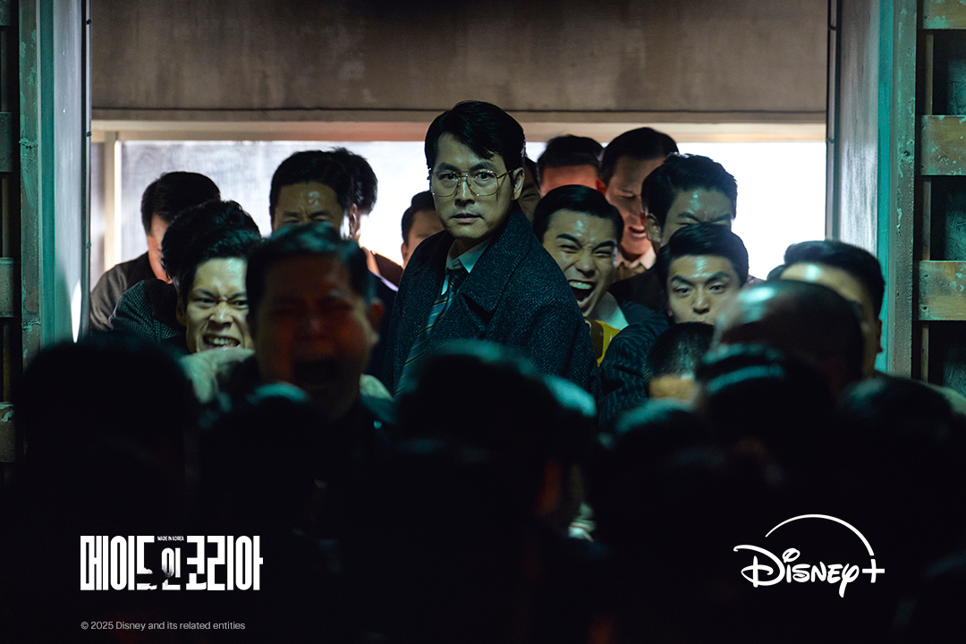 DisneyPlusKR's tweet photo. 2025년 디즈니+ 대미를 장식할 하이엔드 시리즈
시즌1 공개일 오픈, 시즌2 제작 확정!

믿고 보는 배우들 라인업, 오직 디즈니+에서!
<메이드 인 코리아> 12월 24일 단독 공개

#메이드인코리아 #MadeInKorea
#현빈 #정우성 #우도환 #우민호감독
#디즈니플러스 #DisneyPlusKR https://t.co/WVgy8Rb0yw