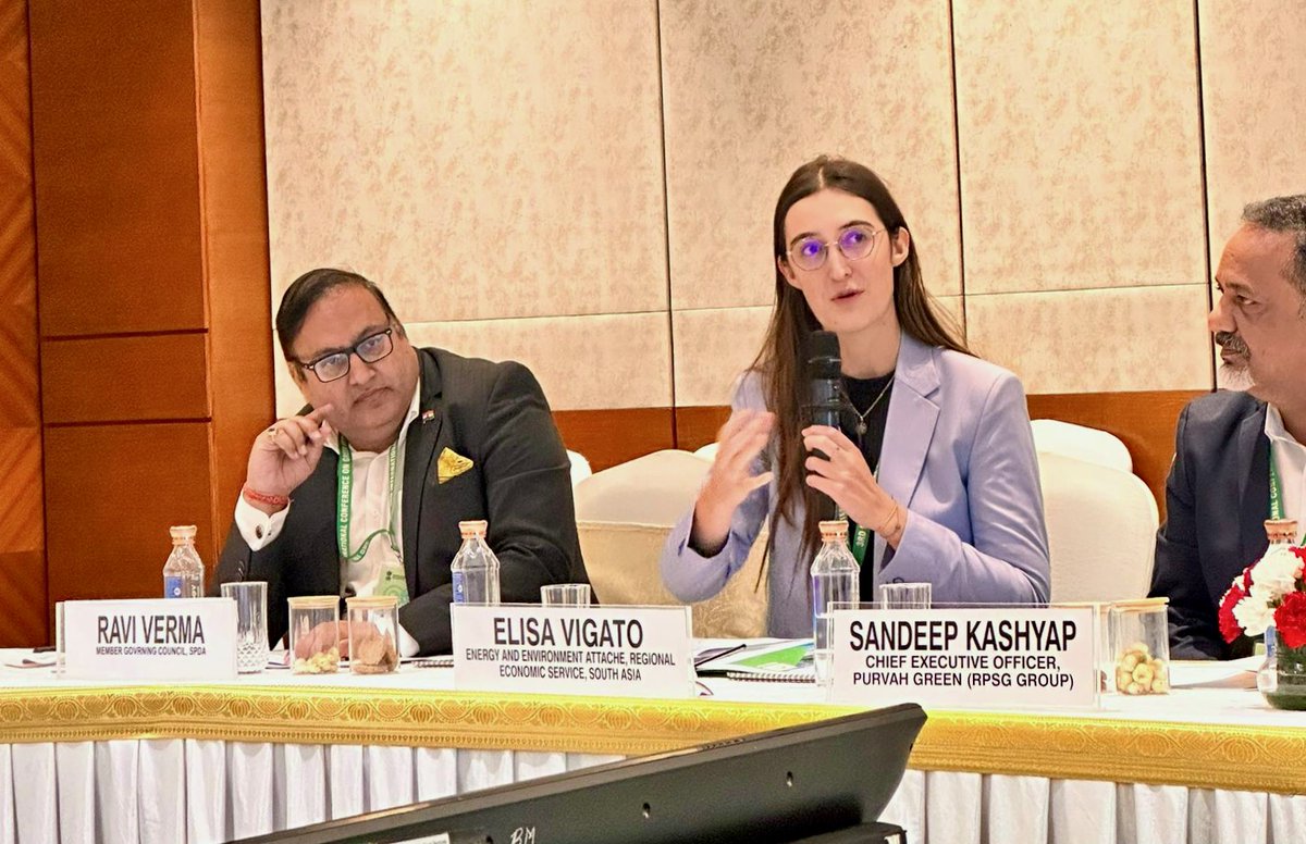 FranceinIndia's tweet photo. On the sidelines of #ICGH2025, an 🇮🇳🇫🇷 experts roundtable on the Green Hydrogen Value Chain was co-organized with @mnreindia &amp; @spda_solar to advance a reliable, sustainable hydrogen ecosystem.

Such collaborations are central to the India-France Year of Innovation 2026. https://t.co/KBiZZ3cdsd