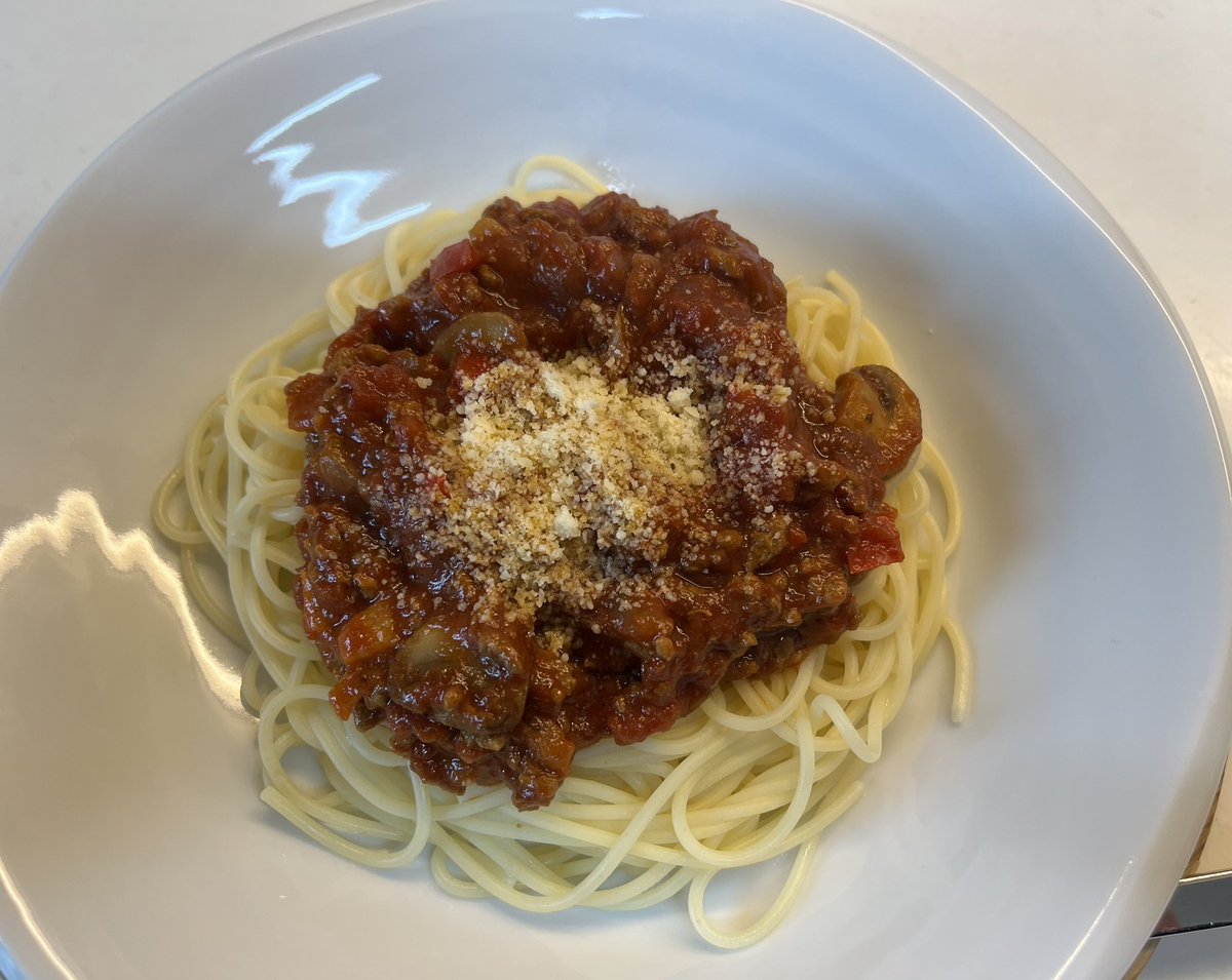 お昼はミートソースパスタいただきます😸