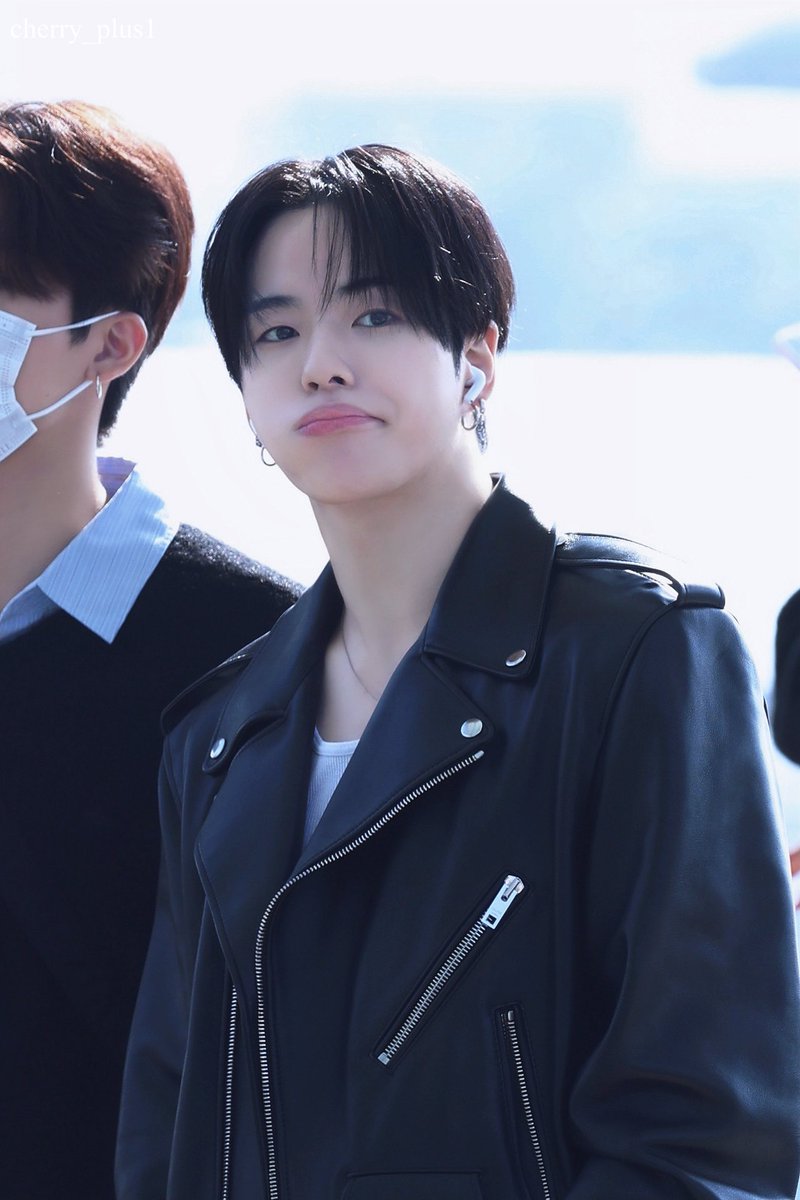 cherry_plus1's tweet photo. 251113 ICN 출국

#트레저 #TREASURE
#윤재혁 #YOONJAEHYUK https://t.co/qMqE0OOgb8