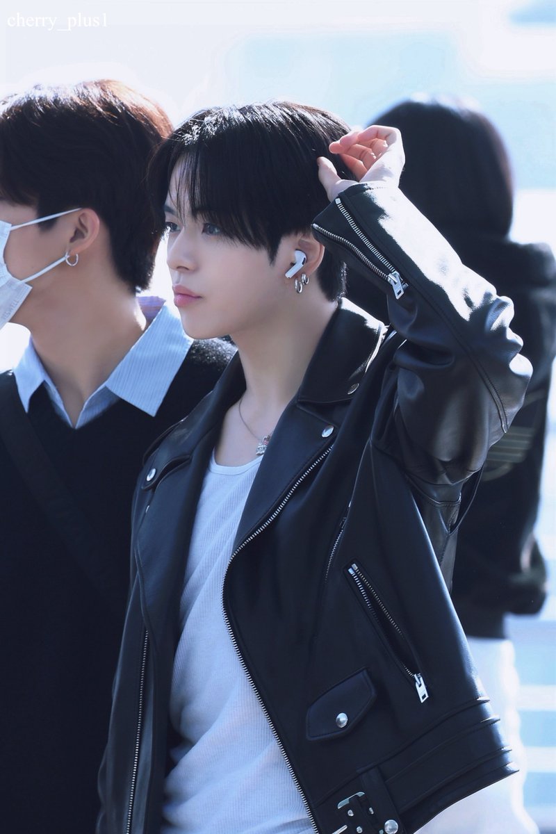 cherry_plus1's tweet photo. 251113 ICN 출국

#트레저 #TREASURE
#윤재혁 #YOONJAEHYUK https://t.co/qMqE0OOgb8