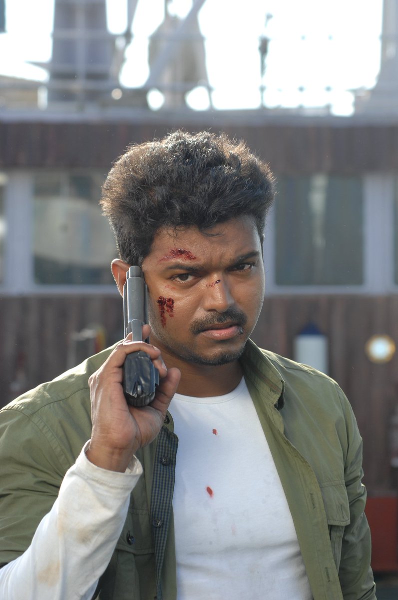 PriyamudanNanbs's tweet photo. The biggest comeback in INDIAN CINEMA has ever seen 📈🔥

#13YearsOfBBThuppakki https://t.co/lw2rJUdHzy