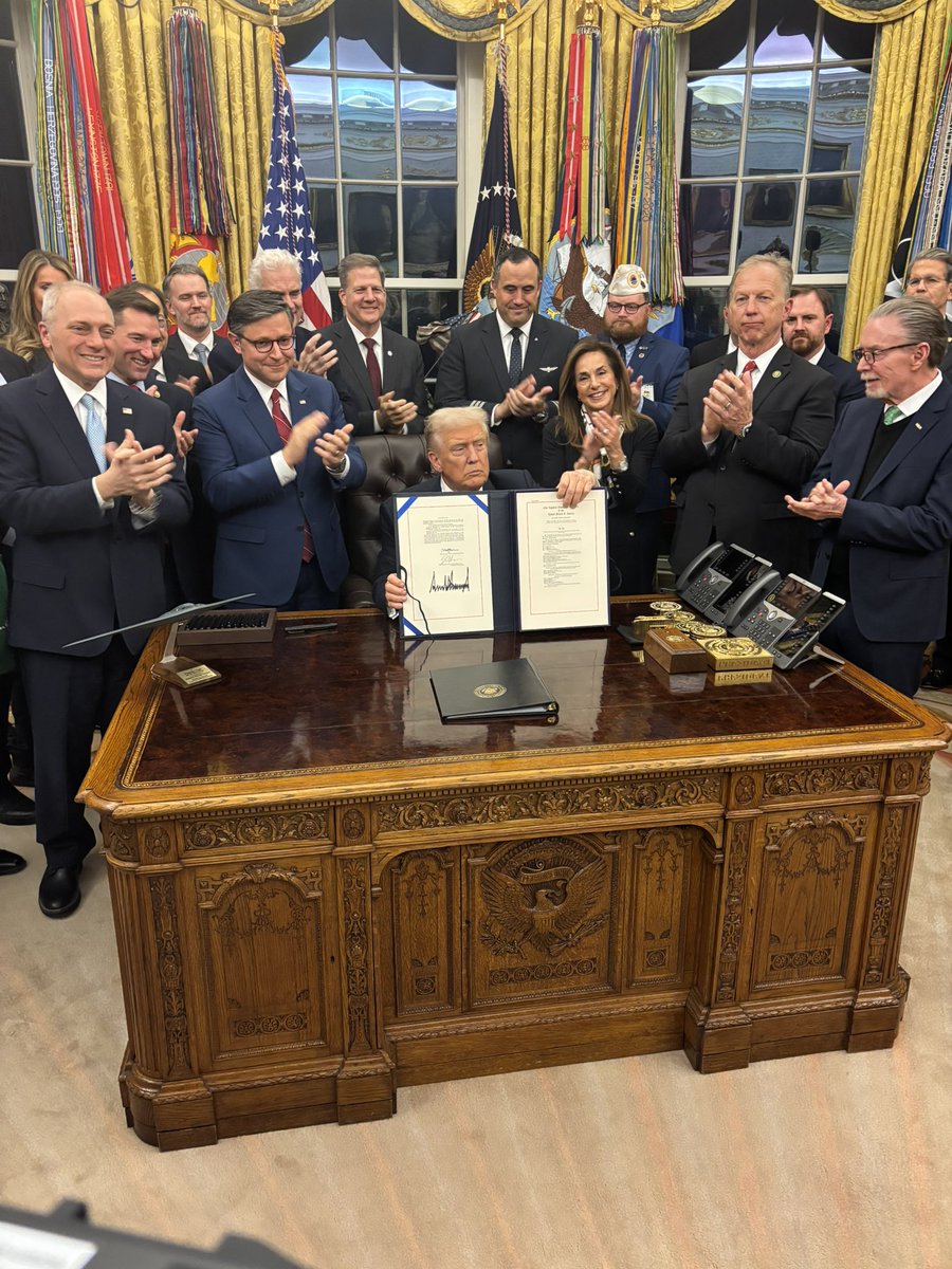 After giving an opening statement and signing the bill to reopen the government tonight, President Trump did something unusual: he thanked the press and took zero questions from reporters, who were all ushered quickly from the Oval.