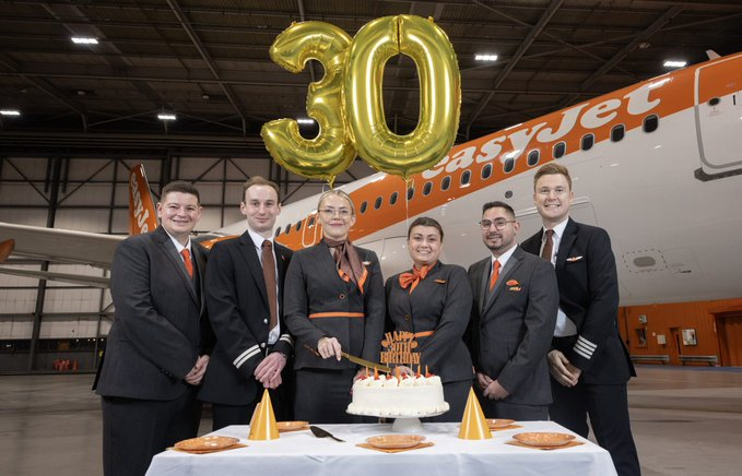 AvSourceNews's tweet image. This week, UK-based low cost-carrier easyJet has celebrated its 30th anniversary with the operation of EZY121 London Luton to Glasgow milestone flight.

aviationsourcenews.com/easyjet-celebr…

#easyJet #London #Luton #Glasgow #avgeek