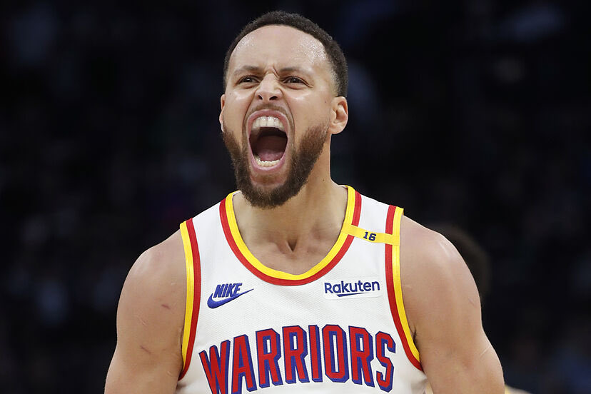 STEPH CURRY TONIGHT:

44 PTS
5 REB
5 AST
2 STL
13/25 FG
5/16 3PT FG
13/14 FT 
+4 plus/minus 

HE’S HEALTHY AND HE’S BACK 🔥