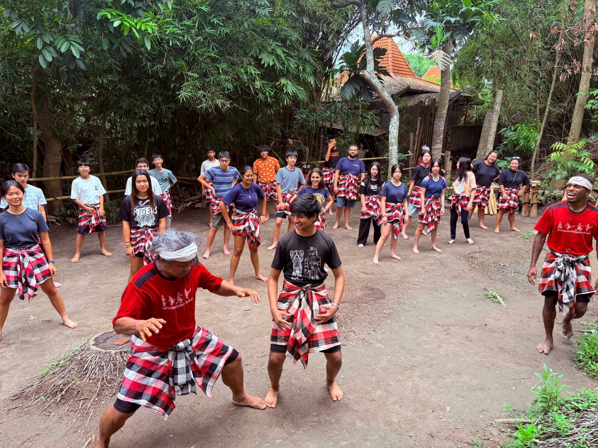 OELPAIS's tweet photo. #AISBali25 - Learned and participated in traditional Mepantigan - Balinese mud wrestling! @aishongkong @asimpsonEDU @hsp_andy @Meg_Rob22 #OELP2025 #SIA25 #BeyondTheRedBricks https://t.co/JzoOKQxNvW
