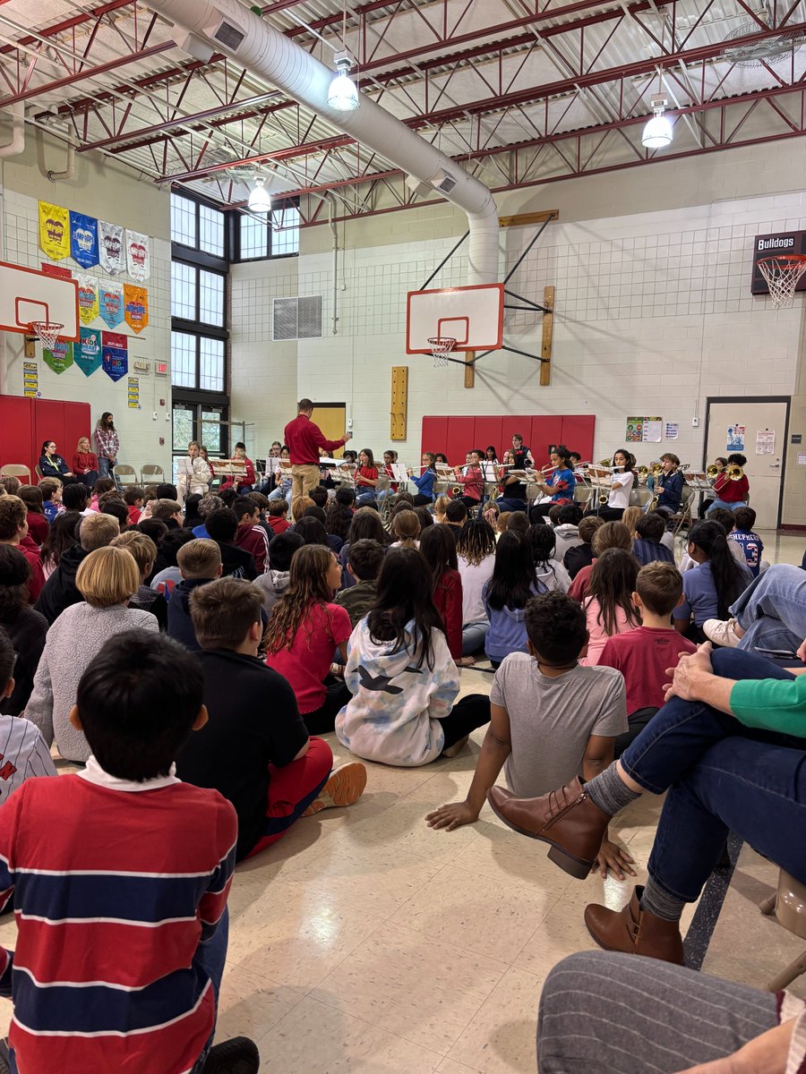 d61greco's tweet photo. Such a great assembly with a great message! Veterans Day 2025 @d61Lace #d61learns https://t.co/olfNeaJxio