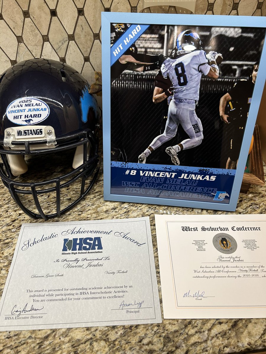Extremely blessed and a great way to end the football season!! 

Started at strong safety all year:
41 tackles
22 solo
3 int’s
3 tfl’s 
1 blocked kick
#WSCAllConference
#IHSAAllAcademic
#EvanMelauAward
