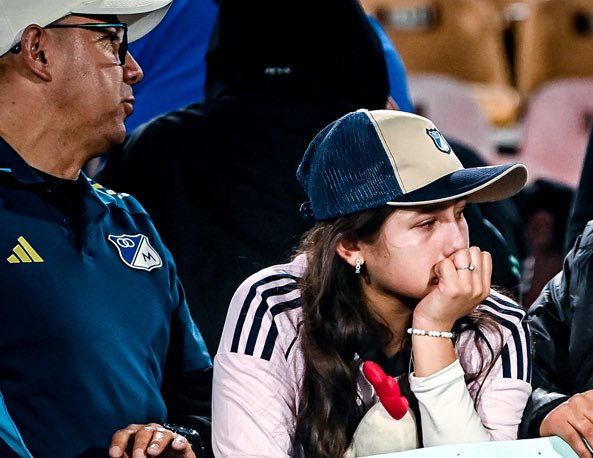 ultrabogotano's tweet image. Siempre, siempre tengamos claro que a los que nos duele el alma en serio es a nosotros, a los hinchas. 
Ellos quedan contentos por ganarle al candidato al descenso y bromeando y riendo después de quedar eliminados SIENDO MILLONARIOS FC.

ADIÓS, 2025 DE MIERDA.