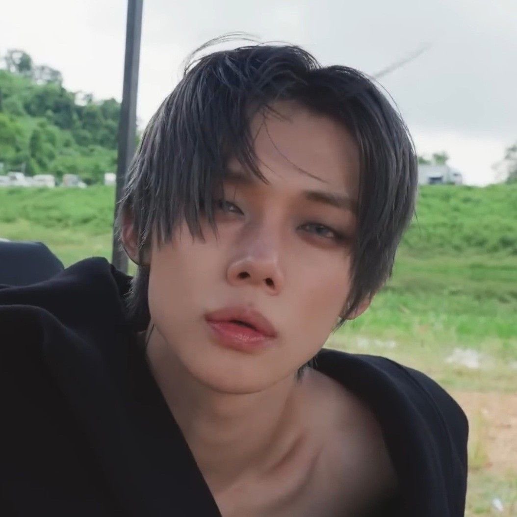 penghueka's tweet photo. yeonjun has taught me i have a genuine unhealthy thing for collarbones https://t.co/jTD6gR3hek