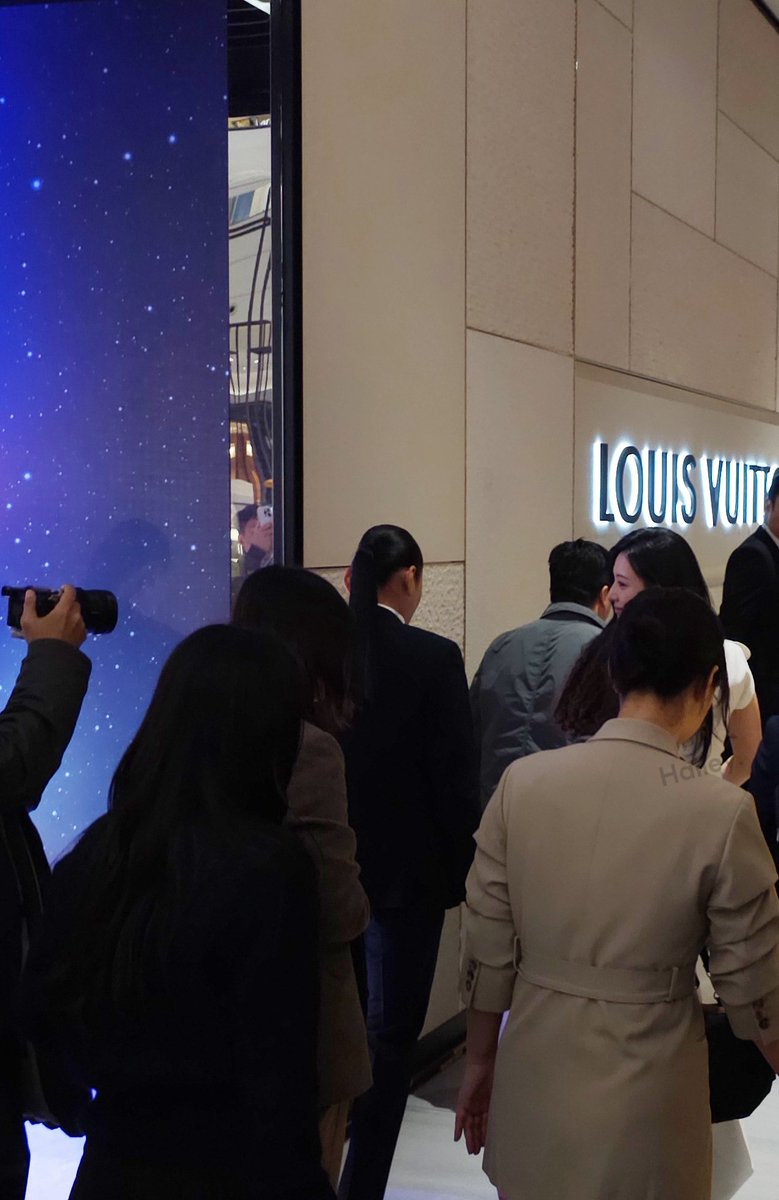cheunghailey_'s tweet photo. Behind… of Behind 🤍
The stunning beauty is obvious even in unedited photos taken from afar.
#김지원 #KimJiwon  #金智媛   #キムジウォン https://t.co/kPIjv2t66w