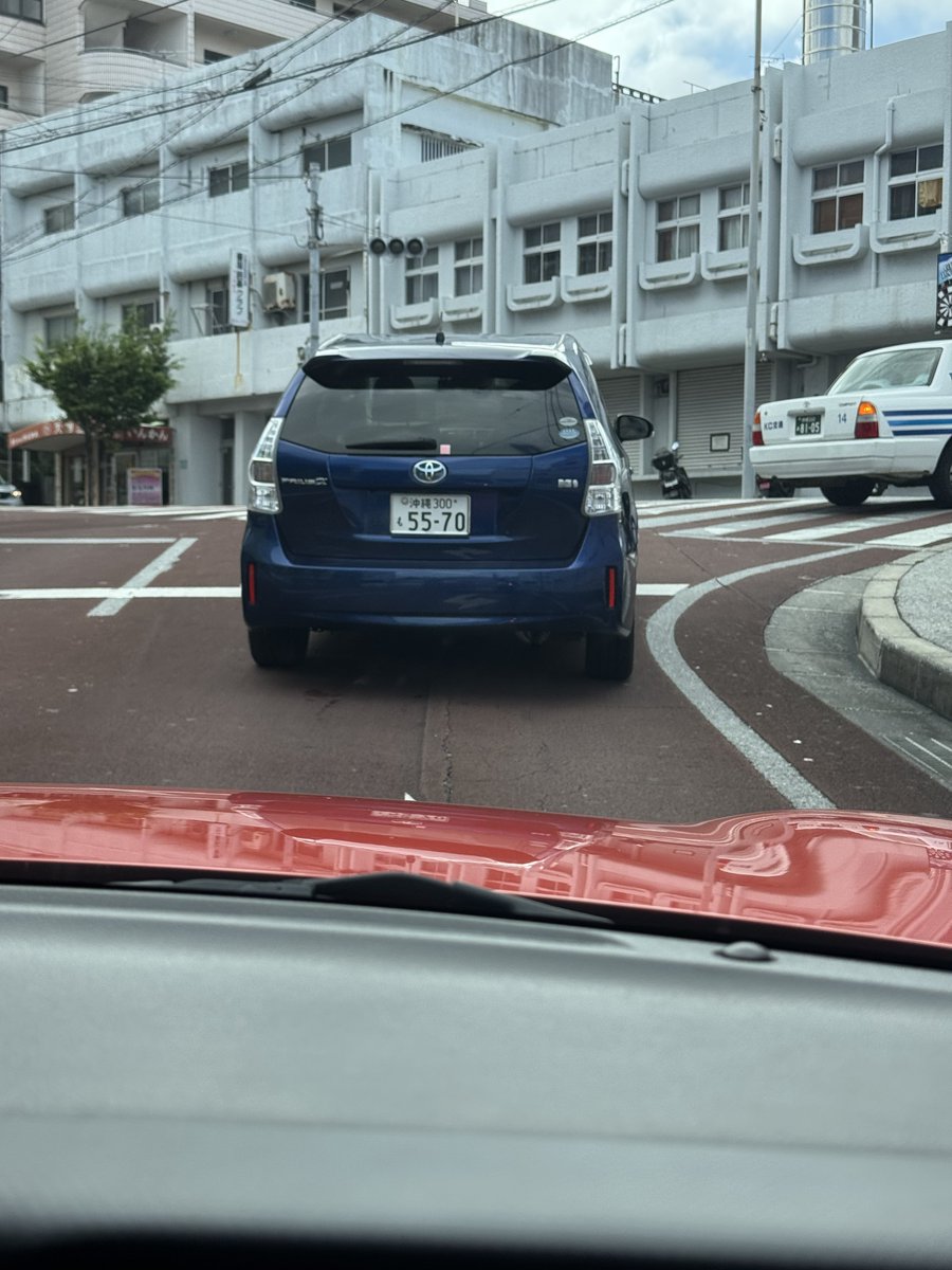 カスみたいな右折でこっちに急ブレーキ踏ませて割り込んだくせしてサンキューハザードも謝るそぶりも何もしないでこっちが睨んだら私女ですけど？みたいな顔して走って行ったクソアマ

とっとと免許返納しろ