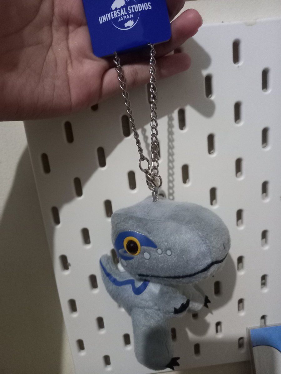 ayapangestuu's tweet photo. @stuffsite Ada yang mau beli keychain bagcharms dinosaurus yg lucu ini ga 🥺🥺 adopt yuk. Alasan dijual karena ini isi 2, aku udh ambil yg satunya. Asli universal studios jepang ya. 150k saja https://t.co/41yFZQMliT