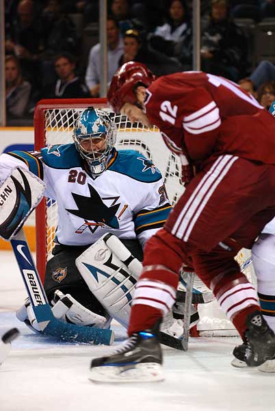 Nov. 12, 2007:

Against the Coyotes at the Shark Tank, goaltender Evgeni Nabokov made 25 saves for his 36th career shutout in his #SJSharks record-setting 25th consecutive start (spanning two seasons).

📸 Sharkspage
🚨 PHX 0, SJ 5 🚨
