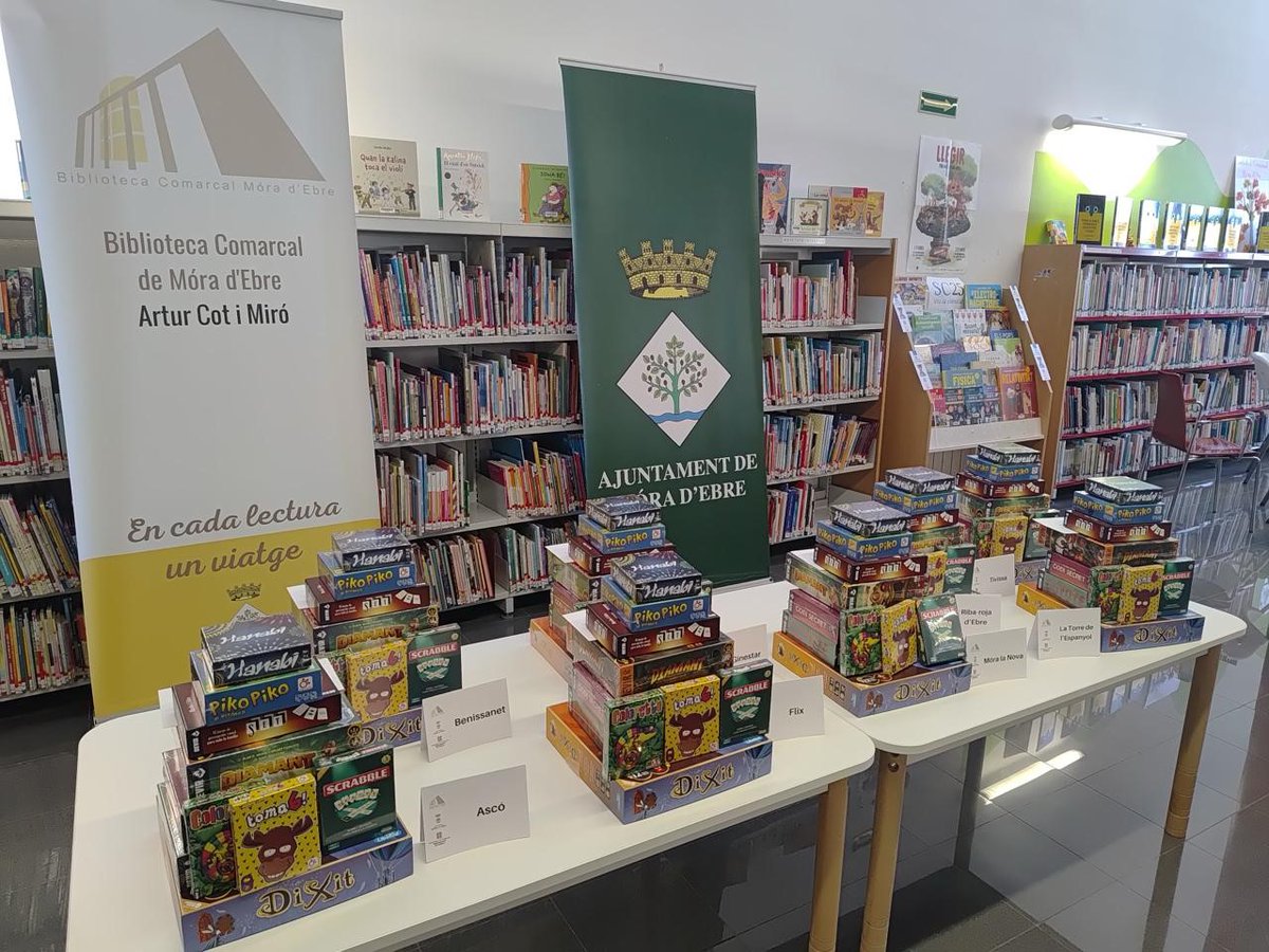 Entrega d'un nou lot de jocs de taula per a totes les biblioteques públiques de la qual forma part la <a href="/BibliotecaFlix/">Biblioteca de Flix</a>, gràcies al suport de la Biblioteca Comarcal de Móra d'Ebre.
Des d'aquí el nostre agraïment.
@ajuntamentdeFlix
<a href="/bibliomora/">Biblioteca Comarcal de Móra d'Ebre Artur Cot Miró</a>
