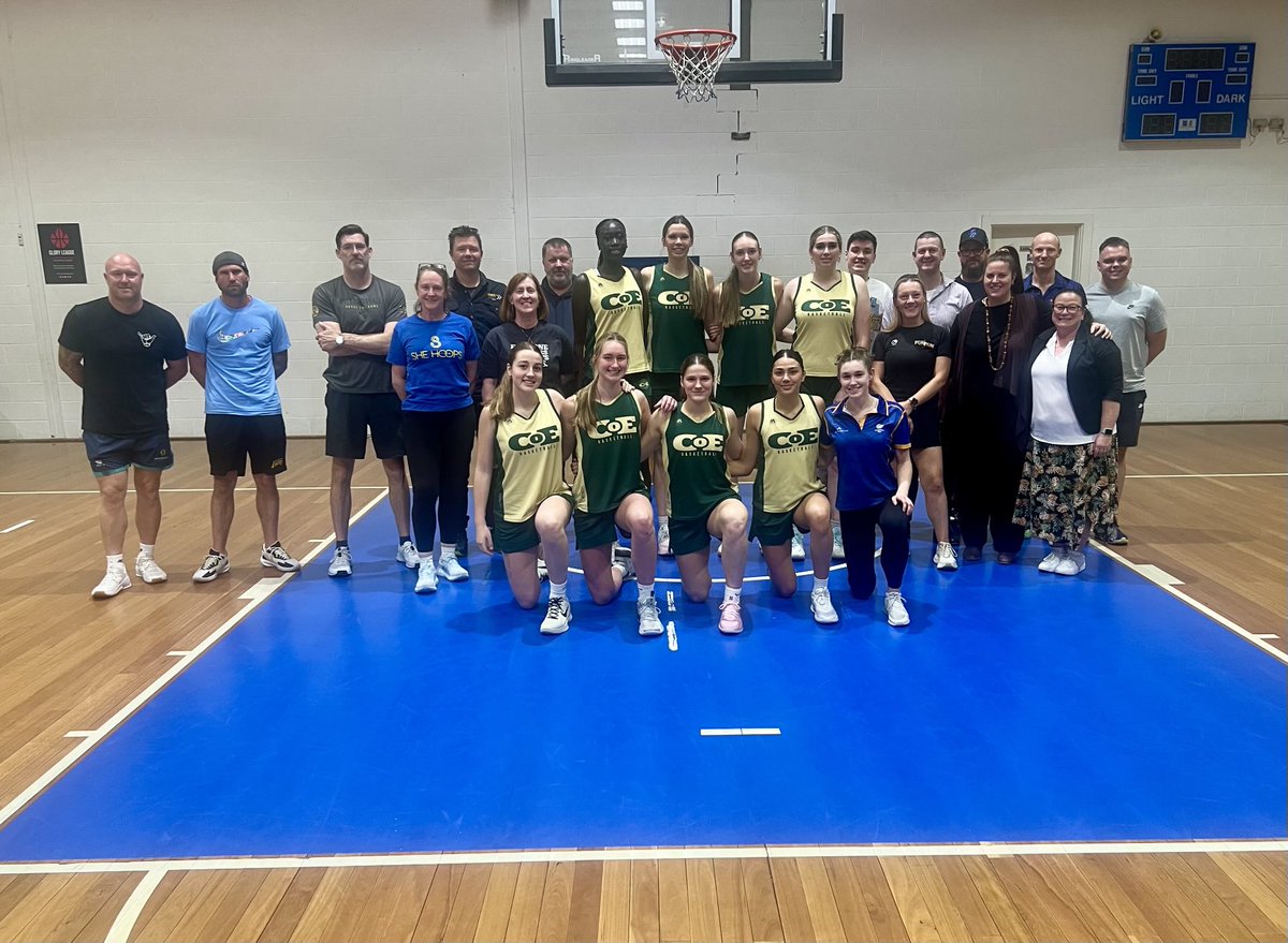 Screen coverage and solutions clinic with Mel Downer. Screener - slip or set; handler - refuse or use; 2 key elements to improve drill - meaningful communication &amp; defined geography; defence - “no middle, no paint”; drill coverages/solutions at 70% early to build confidence