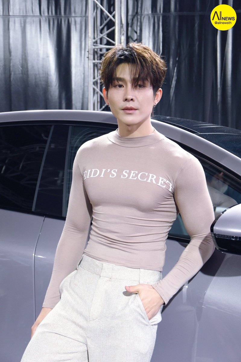 AllNews_th's tweet image. หนุ่ม! “บาส อัศวภัทร์” ร่วมงาน “ELLE Fashion Week 2025” 

#Remembas
#Basvpr
#EFW2025 #SeeYouAtTheTent #ELLEThailand #ELLEMENThailand 
#EFW25ATICONSIAM
