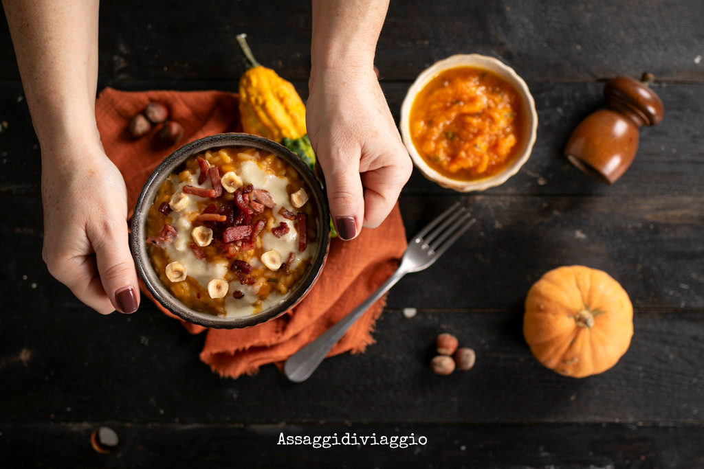 Assaggidiviaggi's tweet photo. Oggi ricetta salata!
Queste temperature ci hanno ispirato questo #riso con #zucca, #fonduta di #taleggio, #speck croccante e #nocciole!
Corroborante e da leccarsi i baffi! 😋
La #ricetta è semplicissima e la trovate qui: https://t.co/W7CsuFKzL5 https://t.co/loKQ8kYP0u