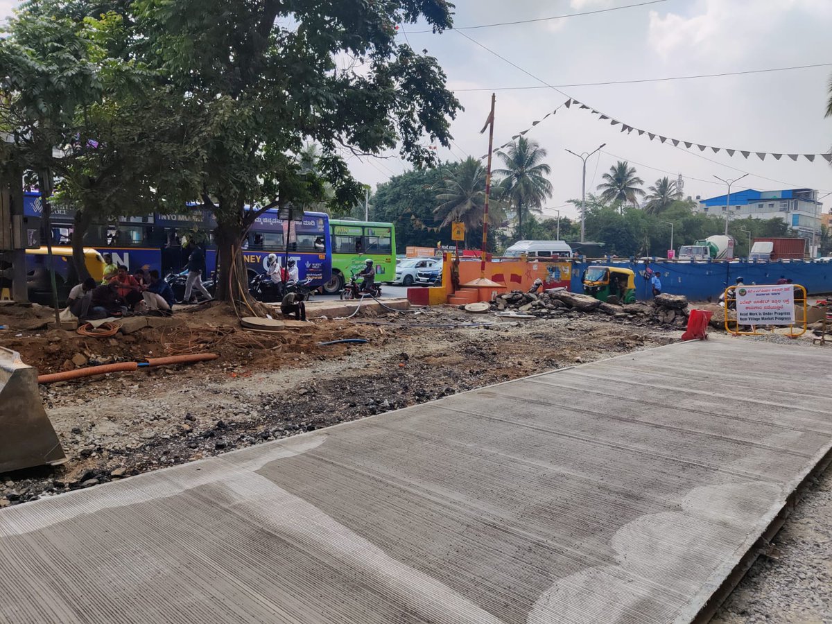 dipakJha_'s tweet photo. To @GBAChiefComm , Sri Maheshwar Rao.M, IAS, - Urgent matter - substandard road construction work is in progress
⚠️ No iron bar reinforcement. Its not RCC but PCC. Thickness 4-6 inch [6" frame] only.
⚠️ How can a road meant for buses and heavy vehicles [HDC], be built with such a thin layer and no reinforcement🤔
⚠️ Roads are blocked due to poor planning and its causing inconvenience for thousands of families. Moreover, work is too slow.

Google location - https://t.co/9r4M8TcW4i 
Google coordinate: 12.956638, 77.708951

Request you to look into this matter on priority. Thanks
@DKShivakumar  
@osd_cmkarnataka  
@EASTCITYCORP