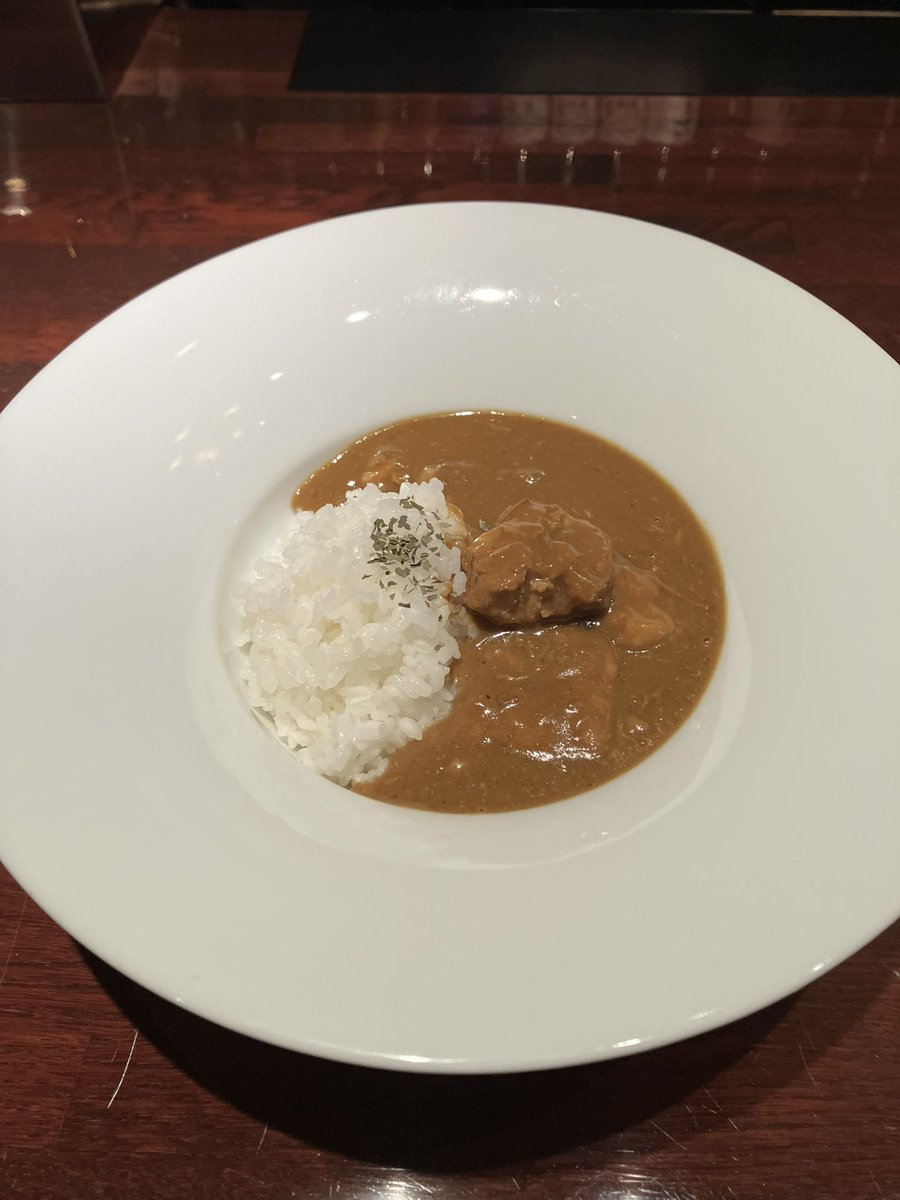 barsevenseasons's tweet photo. 【 イベリコ豚の豚骨カレー 】

イベリコベジョータの原木から出汁を取った豚骨カレー始めました！
出汁と野菜の旨味を感じる一皿です。
裏メニューで期間が限られてますが
ぜひご賞味ください！
坂上 https://t.co/qbEttcHHpx