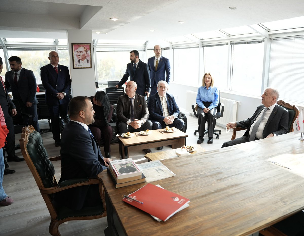 Genel Başkanımız Sayın Prof. Dr. Ümit Özdağ ve beraberindeki parti heyetimiz  bugün Ankara İl Başkanlığımızı ziyaret ederek teşkilatımızın çalışmaları ile ilgili bilgi aldı. 

Teşkilatlarımızın azmi ve kararlılığıyla hedeflerimize emin adımlarla ilerlemeye devam ediyoruz.