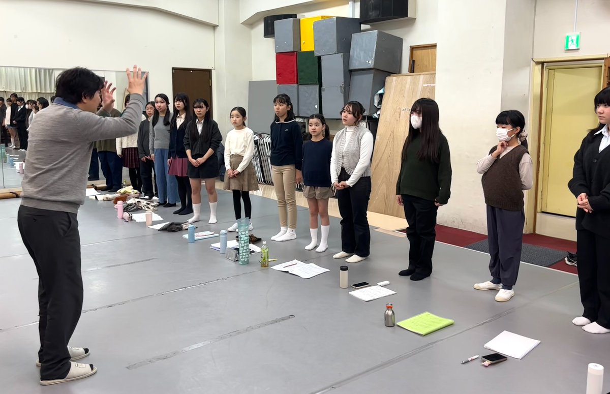 11月23日（日・祝）横浜公演での團伊玖磨の歌劇「夕鶴」（演奏会形式）に向けて、指揮者の山田和樹と4人の声楽ソリスト、児童合唱「赤い靴ジュニアコーラス」のリハーサルが始まっています。
チケットは残券僅少（S席6枚、A席6枚、B席19枚）です。ご予約はお早めに！
yomikyo.or.jp/concert/2025/0…
＃読響