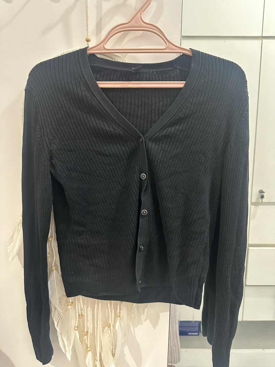 leehyucchip's tweet photo. @UNDIP_FESS nitip ya ka wts cardi uniqlo sm kemeja executive cotton ink https://t.co/blCtA74Tte