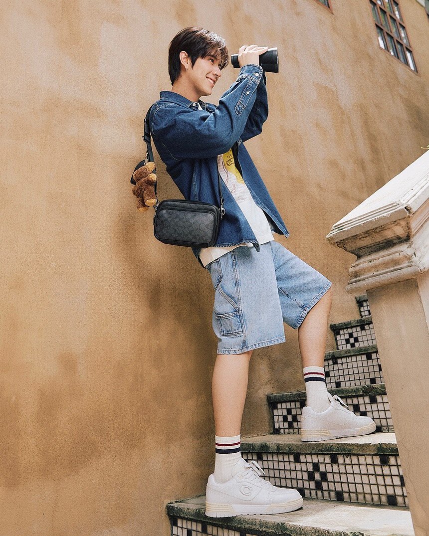 nanonsg's tweet photo. Nanon Tagged IG Post | 13.11.2025
📝:
Shopping season is here 🤭
Have you picked your favorites yet? @nanon_korapat’s got his lineup covered — Finn Crossbody and Cargo Crossbody bags in tow. #CoachNY #CoachOutlet
#mynameisnanon
#nanon_korapat https://t.co/01vmPv1E9e