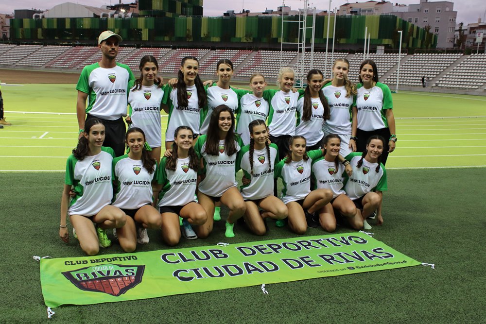 AytoRivas's tweet photo. 🏃‍♀️ Un grupo de chicas de 14 y 15 años se está convirtiendo en la generación más talentosa de la historia del atletismo ripense. Pertenecen al club @cdciudadderivas y han conseguido dos clasificaciones para el Campeonato de España. Esta es su historia: https://t.co/JwYGmwgCA1 https://t.co/KCmFT3ykZg