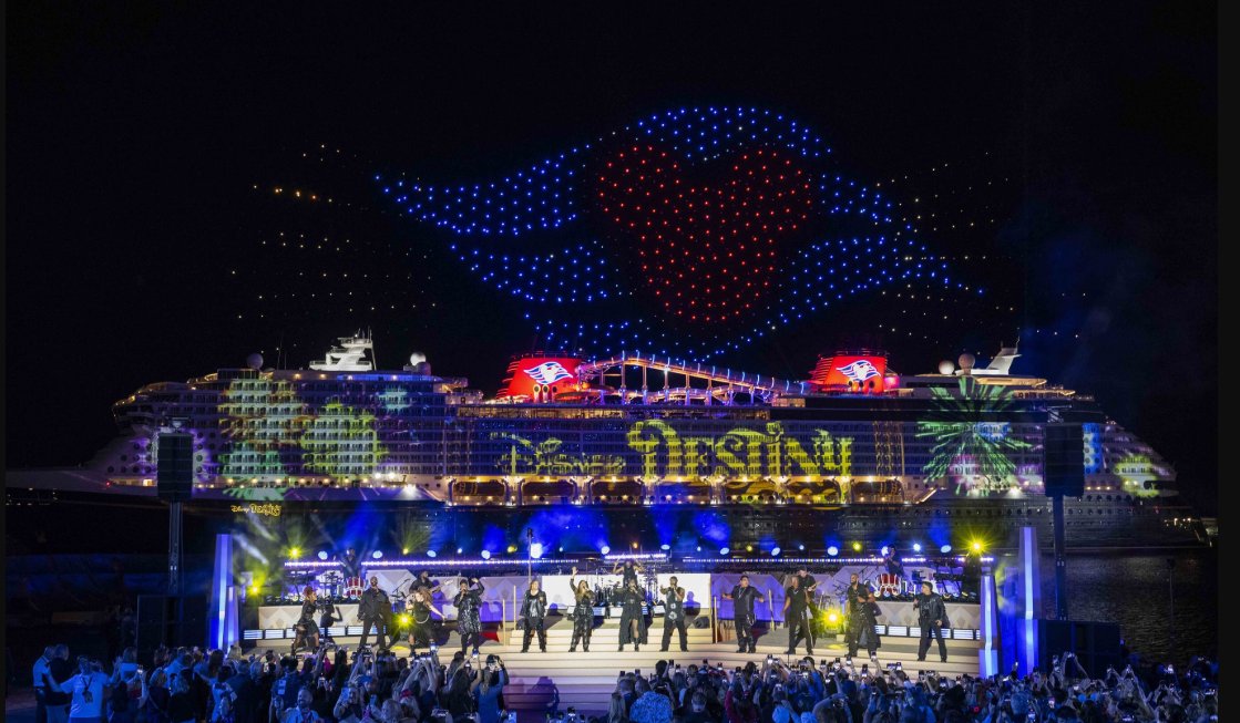 OE_greenmarine's tweet image. Disney Cruise Line’s newest LNG-powered unit officially christened
shorturl.at/vExkW

#maritime #shipbuilding #LNGpowered #cruiseship #decarbonization
