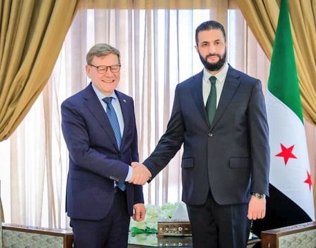 Es ist völlig normal dass Frau Baerbock oder Herr Wadephul sich mit solchen Kopfabschneidern treffen. Aber mit Putin sprechen ist Landesverrat. Habe ich das richtig verstanden?