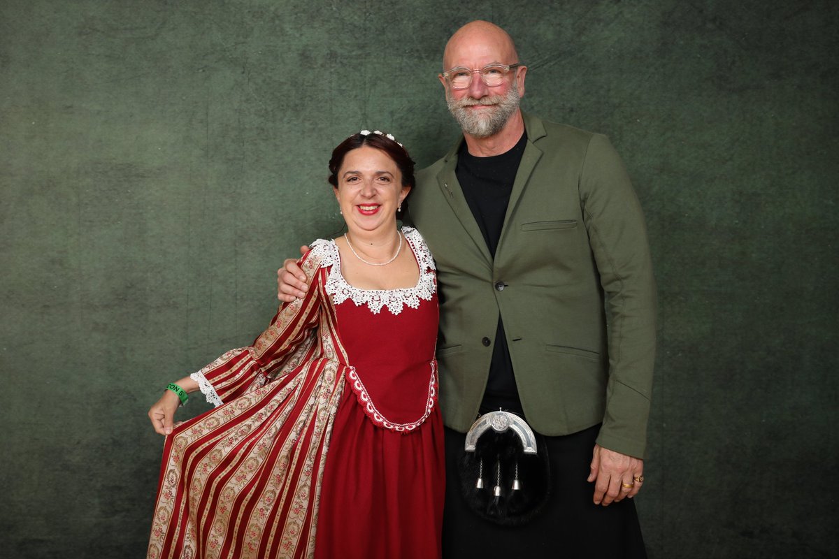 The talent in the #Outlander community ? Simply out of this world ❤️

To everyone who sews, crafts, glues, dyes, embroiders, and dreams… thank you for making this community shine 🥰

#Outlander #TheLandCon #Convention #Cosplay #Costume #DIY