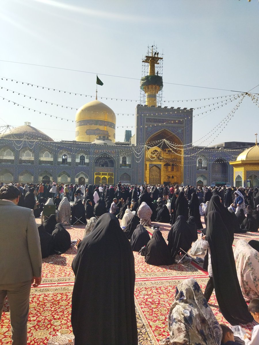 به حرمت اینکه هم فالو داشتیم
و گاهی پای برخی توییت ها گپ و گفتی داشتیم 
امروز که حرم آمدم گفتم به نیابتش سلامی بدم وزیارتی کنم
خداوند ان شاالله رحمتش کند
#فوادشمس