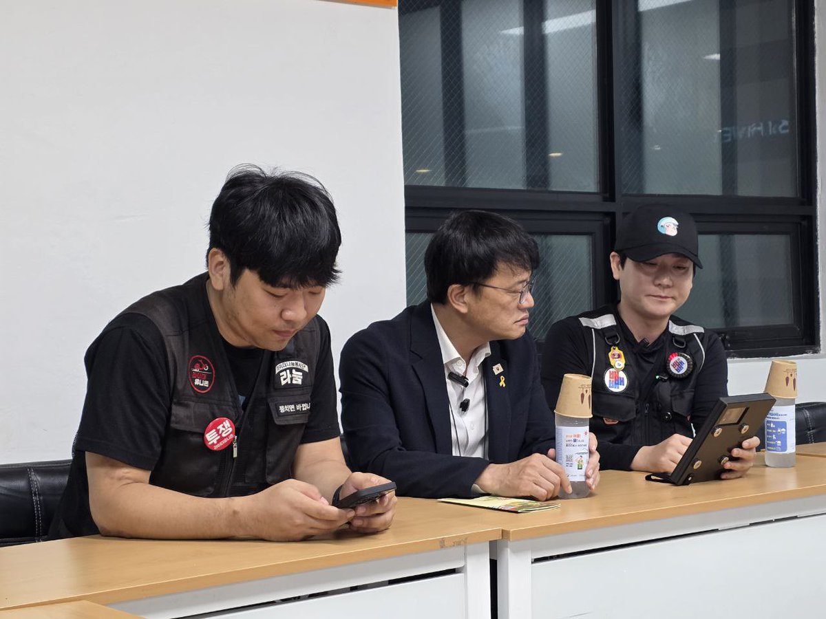 배달라이더 유튜버 정조님 ! 
오늘 드디어 ‘라이더 유상운송보험’ 법안이 본회의를 통과했습니다.  

지난 여름, 청년 라이더분들과 밤늦게 나눈 그 이야기…  안타깝게 사고로 세상을 떠난 라이더분의 분향소에서 약속드렸던 바로 그 법입니다.  

이제 조금씩, 더 안전한 대한민국으로 갑니다.