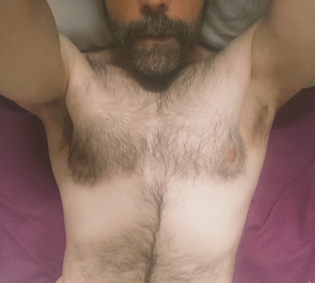 Oled a vuestro macho. Guarras.
#hairyman #axilas #armpitsgay #armpitsman #hairychest #macho #alphaman #machoalfa