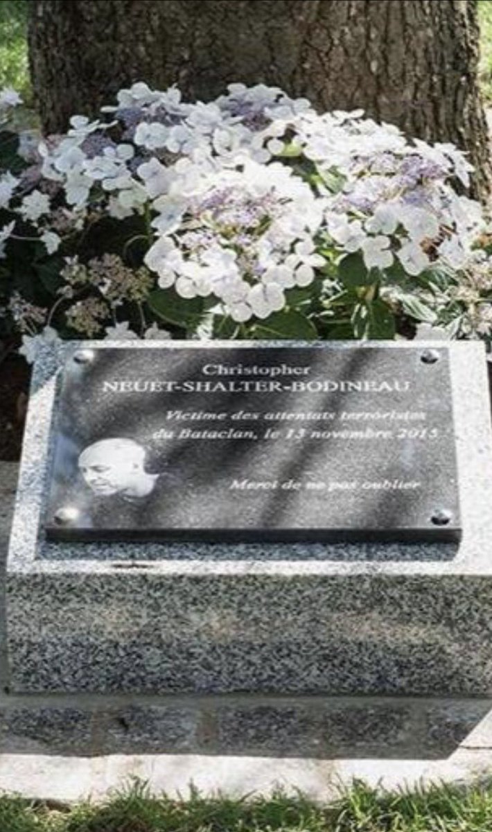 #13novembre2015 
Le chagrin, inguérissable, la colère, irrépressible !🥲😡
Une pensée tendre pour notre "enfant" de #Levallois, Christopher, tombé, à 39 ans, au #Bataclan, que Patrick Balkany a eu l'émotion intense d'unir, à titre posthume, avec sa compagne et maman de leur