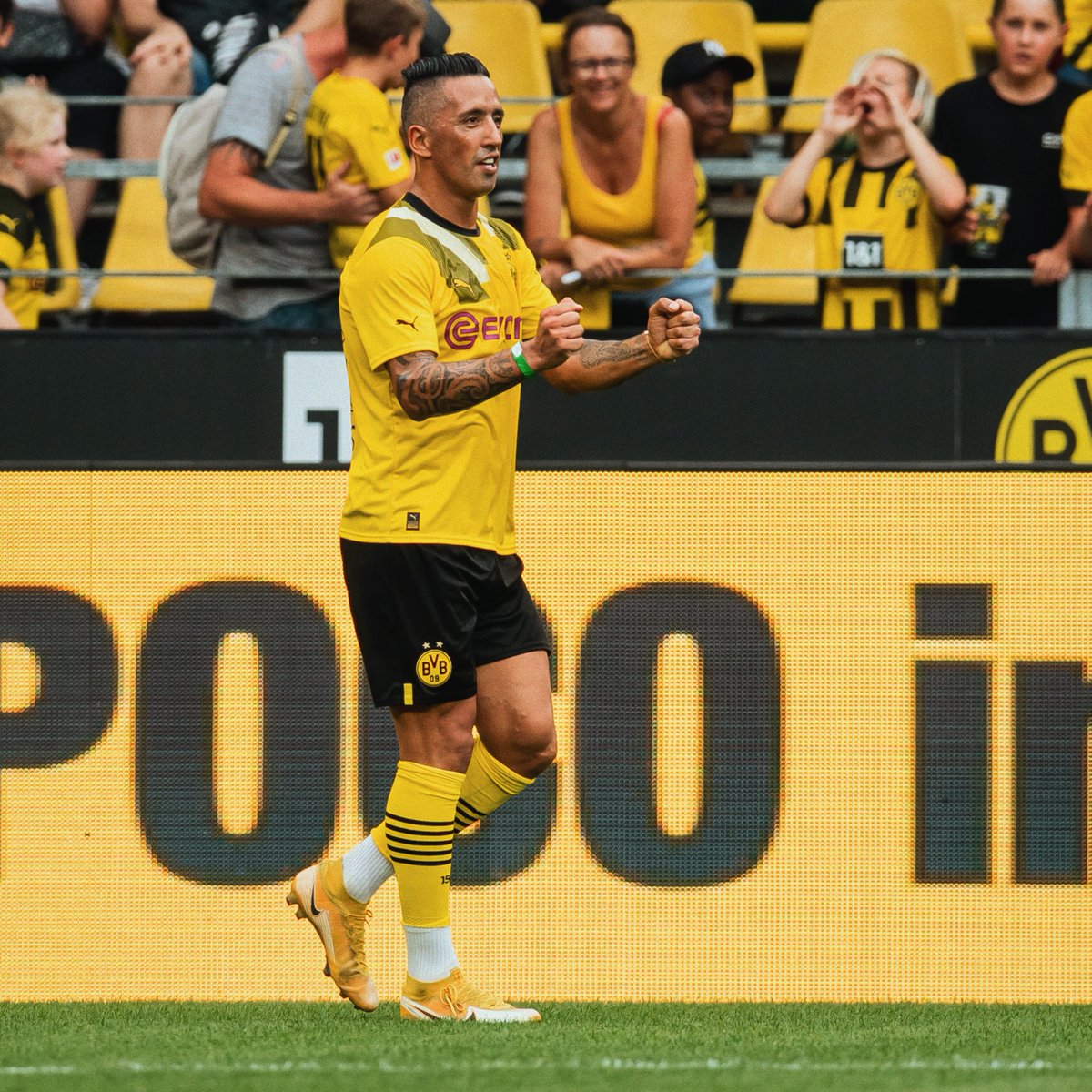 BVB's tweet image. 4️⃣1️⃣ Alles Gute zum Geburtstag, Lucas Barrios! 🎈